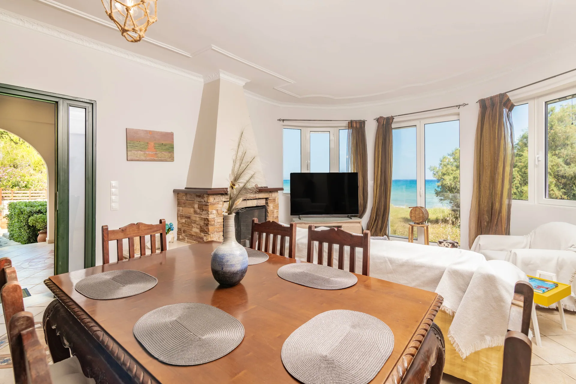 Villa garden and outdoor seating